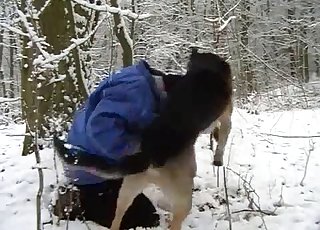 Zimný sex so sodomiou vonku