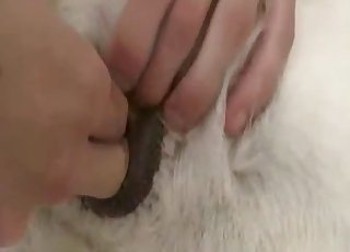 Fingering that hot-looking orifice