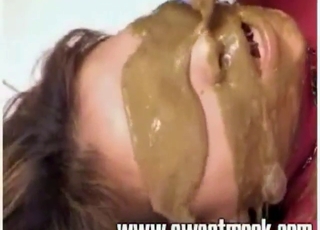 Nagy faszokat kellett volna dugna ahelyett, hogy ezt tenné