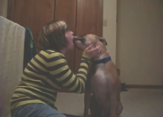 Romantic kissing session with an amateur gal