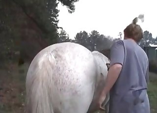 Man is totally dominating the crack of this horse