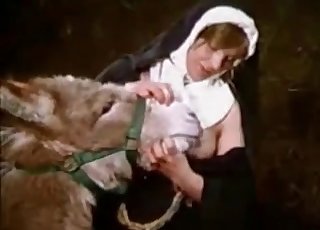 แม่ชีสุดเซ็กซี่กำลังเพลิดเพลินกับเซ็กส์สุดสยิว