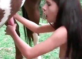 Monstrous suck of an animal sucked by a zoo slut